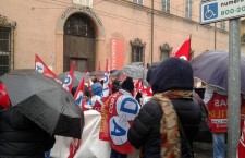 Modena, questore “No SiCobas”: vieta il corteo e carica i lavoratori