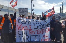 Coca Cola, usate pistole elettriche contro i lavoratori di Adl Cobas