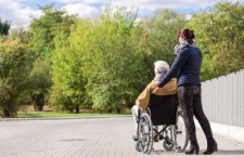 Le tante discriminazioni subite dalle persone anziane con disabilità