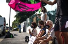 Attivisti di Extinction Rebellion denunciati durante un’azione pacifica al Sole 24 ore