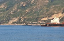 Sottomarino militare attraversa lo Stretto. La Sicilia è piattaforma di guerra e i suoi paradisi naturali stuprati