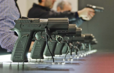 La fiera EOS di Verona: un’operazione ideologica per incentivare la diffusione di armi in Italia