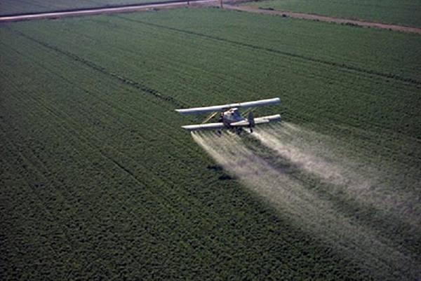 Fiumi e laghi di tutta Europa sono minacciati dai pesticidi (fonte: USDA/Charles O'Rear)