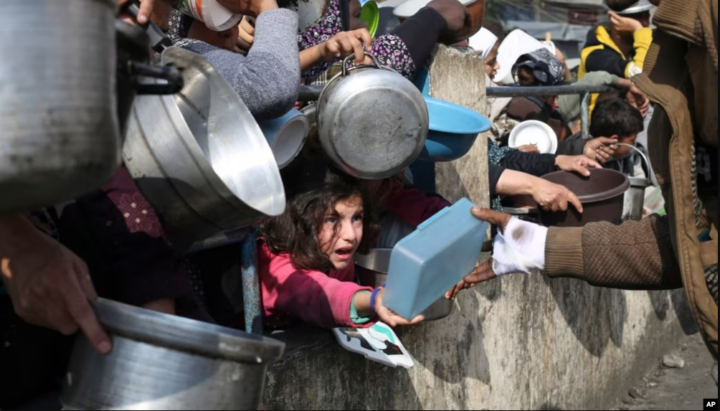 “Stiamo morendo di fame” – residenti del nord di Gaza affermano che gli aiuti non arrivano