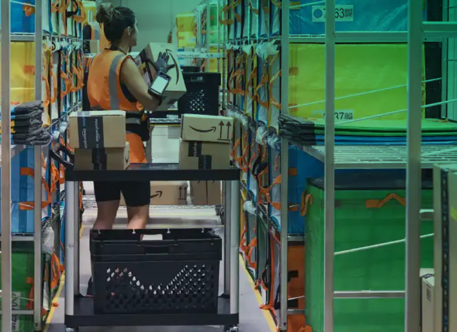 “Amazon odia la mia attività sindacale”: come il colosso di internet cerca di sopprimere ogni forma di azione collettiva da parte dei suoi lavoratori