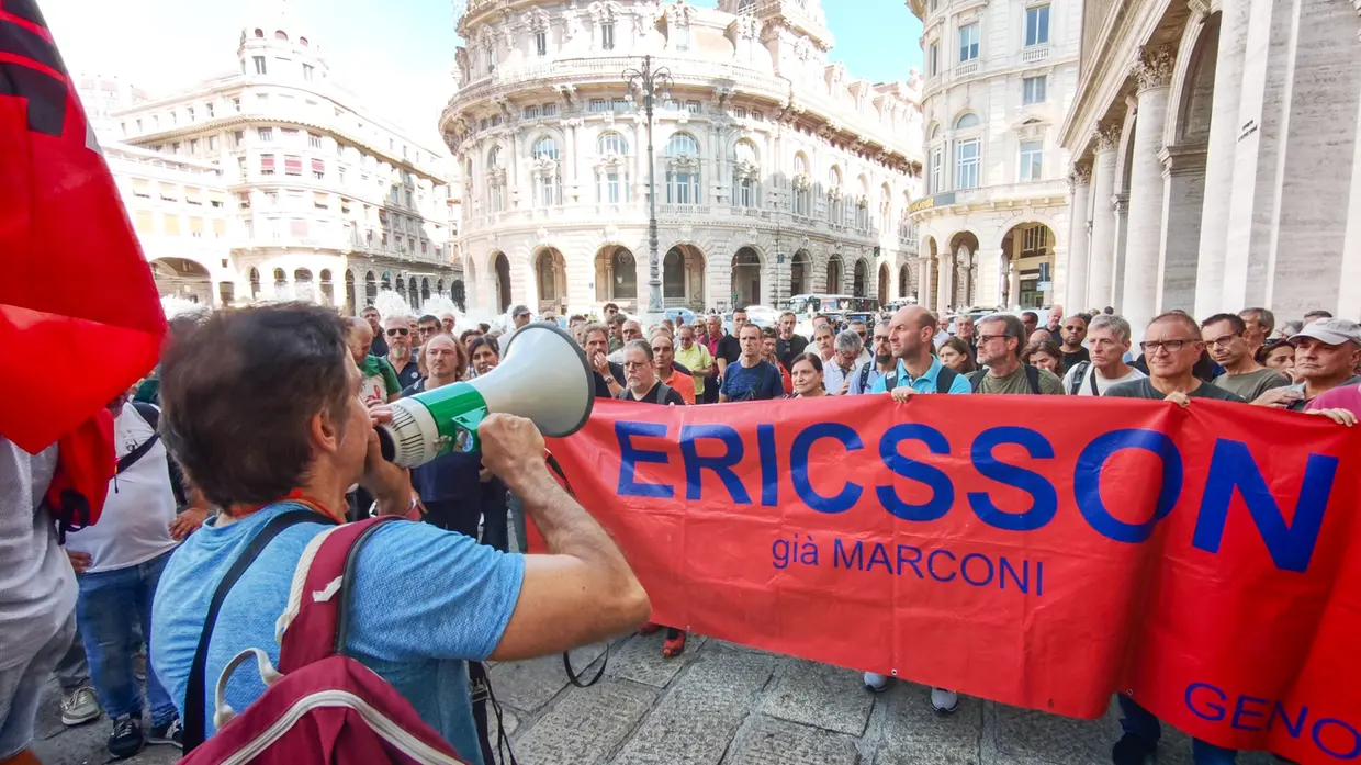 ERICSSON GENOVA: GIÙ LE MANI DAI POSTI DI LAVORO! Interviste su DignitàTV