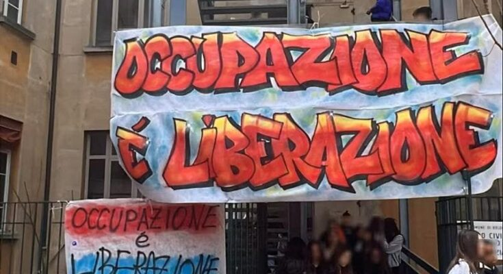 Torino: incursioni della polizia dentro le scuole occupate