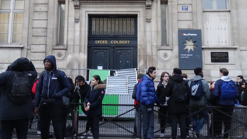 Studenti francesi contro la NATO