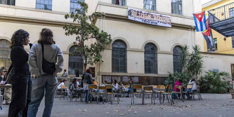Questa scuola non ci dà gli strumenti, la lotta si